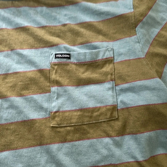 Men's Modern Fit Volcom Pocket Tee Size Medium - Picture 2 of 4